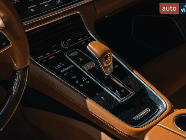 Синій Порше Panamera, об'ємом двигуна 3 л та пробігом 71 тис. км за 73000 $, фото 64 на Automoto.ua