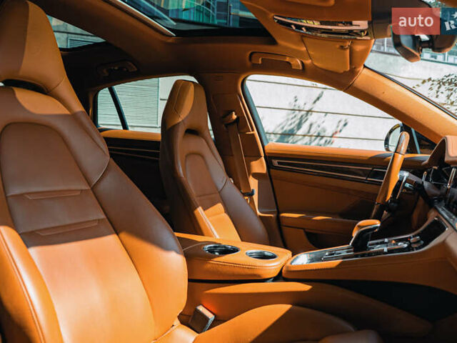 Синій Порше Panamera, об'ємом двигуна 3 л та пробігом 71 тис. км за 73000 $, фото 50 на Automoto.ua