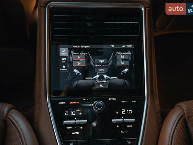 Синій Порше Panamera, об'ємом двигуна 3 л та пробігом 71 тис. км за 73000 $, фото 60 на Automoto.ua