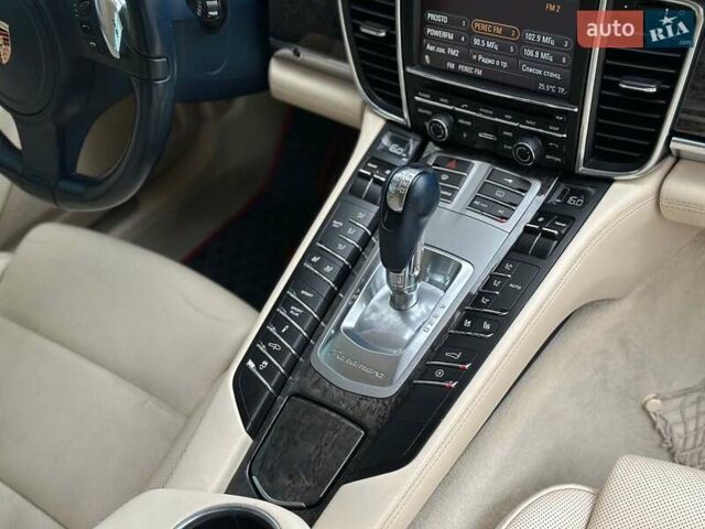 Зелений Порше Panamera, об'ємом двигуна 4.8 л та пробігом 180 тис. км за 16490 $, фото 28 на Automoto.ua
