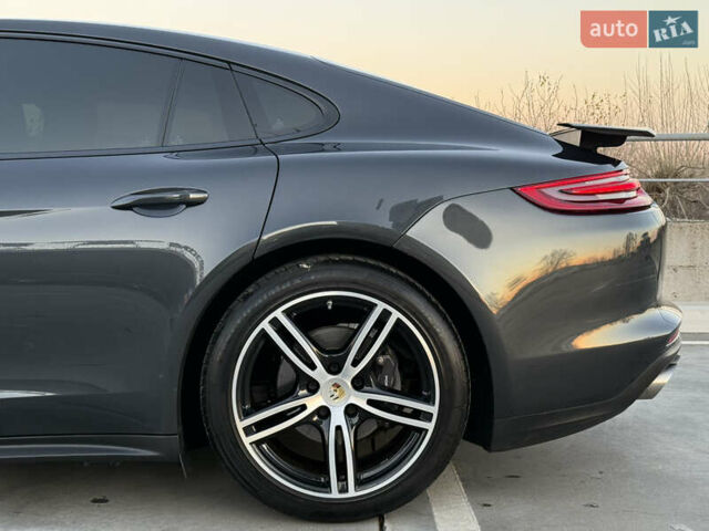 Зелений Порше Panamera, об'ємом двигуна 3 л та пробігом 70 тис. км за 46500 $, фото 5 на Automoto.ua