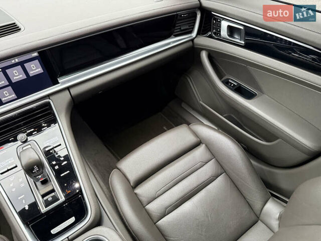 Зелений Порше Panamera, об'ємом двигуна 3 л та пробігом 70 тис. км за 46500 $, фото 44 на Automoto.ua