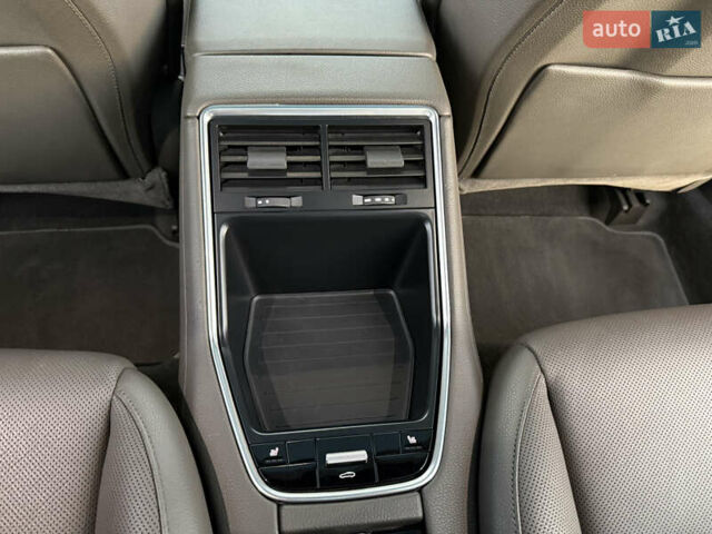 Зелений Порше Panamera, об'ємом двигуна 3 л та пробігом 70 тис. км за 46500 $, фото 21 на Automoto.ua