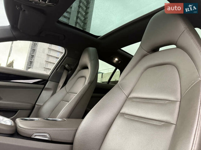 Зелений Порше Panamera, об'ємом двигуна 3 л та пробігом 70 тис. км за 46500 $, фото 36 на Automoto.ua
