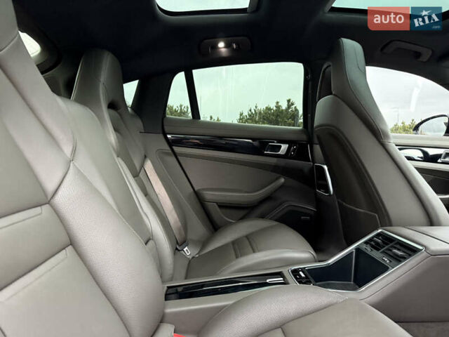 Зелений Порше Panamera, об'ємом двигуна 3 л та пробігом 70 тис. км за 46500 $, фото 42 на Automoto.ua
