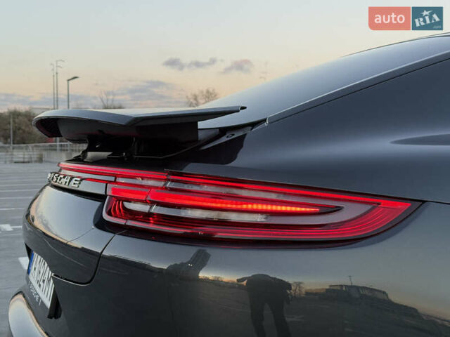Зелений Порше Panamera, об'ємом двигуна 3 л та пробігом 70 тис. км за 46500 $, фото 9 на Automoto.ua