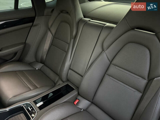 Зелений Порше Panamera, об'ємом двигуна 3 л та пробігом 70 тис. км за 46500 $, фото 32 на Automoto.ua