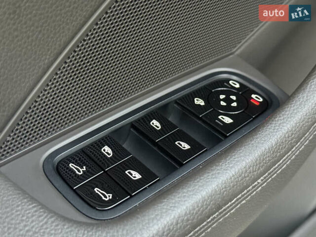 Зелений Порше Panamera, об'ємом двигуна 3 л та пробігом 70 тис. км за 46500 $, фото 27 на Automoto.ua