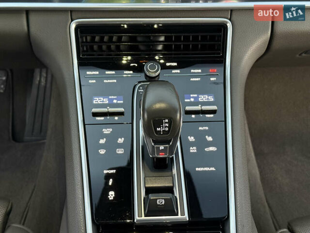 Зелений Порше Panamera, об'ємом двигуна 3 л та пробігом 70 тис. км за 46500 $, фото 19 на Automoto.ua