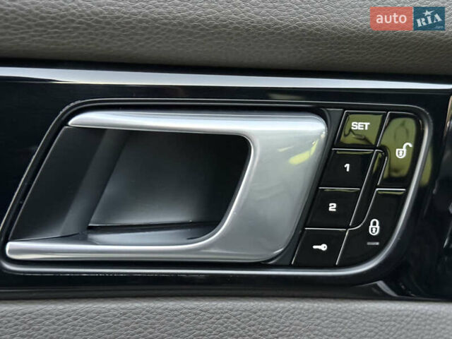 Зелений Порше Panamera, об'ємом двигуна 3 л та пробігом 70 тис. км за 46500 $, фото 29 на Automoto.ua