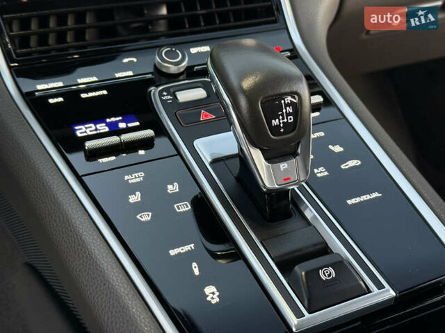 Зелений Порше Panamera, об'ємом двигуна 3 л та пробігом 70 тис. км за 46500 $, фото 18 на Automoto.ua
