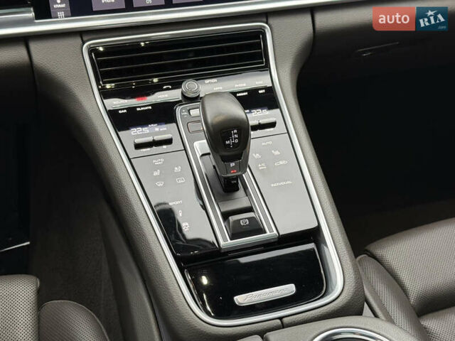 Зелений Порше Panamera, об'ємом двигуна 3 л та пробігом 70 тис. км за 46500 $, фото 40 на Automoto.ua