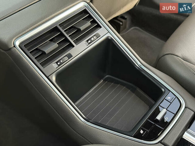 Зелений Порше Panamera, об'ємом двигуна 3 л та пробігом 70 тис. км за 46500 $, фото 22 на Automoto.ua