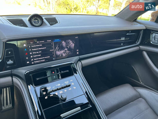 Помаранчевий Порше Panamera, об'ємом двигуна 4 л та пробігом 20 тис. км за 278000 $, фото 17 на Automoto.ua