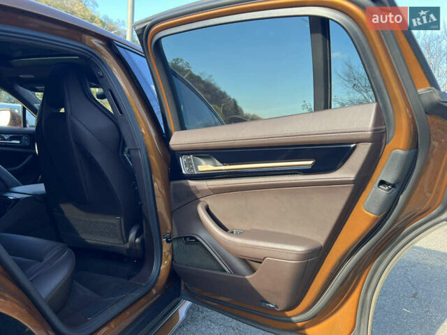Помаранчевий Порше Panamera, об'ємом двигуна 4 л та пробігом 20 тис. км за 278000 $, фото 23 на Automoto.ua