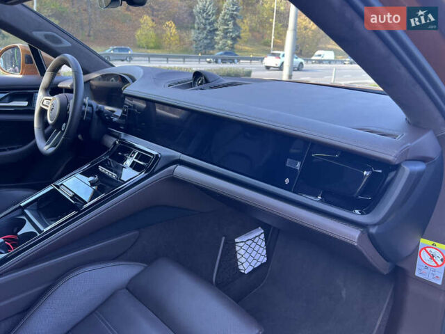 Помаранчевий Порше Panamera, об'ємом двигуна 4 л та пробігом 20 тис. км за 278000 $, фото 21 на Automoto.ua
