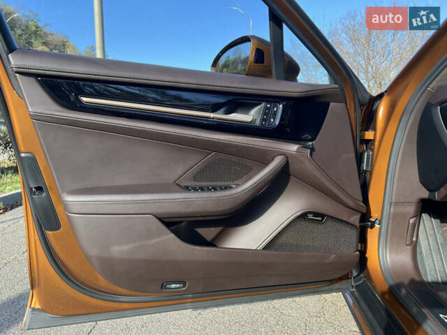 Помаранчевий Порше Panamera, об'ємом двигуна 4 л та пробігом 20 тис. км за 278000 $, фото 26 на Automoto.ua