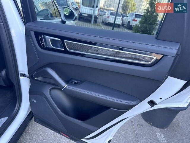 Белый Порше Cayenne Coupe, объемом двигателя 3 л и пробегом 65 тыс. км за 78700 $, фото 37 на Automoto.ua