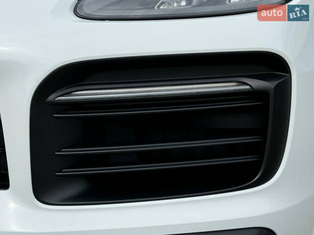 Білий Порше Cayenne Coupe, об'ємом двигуна 2.89 л та пробігом 115 тис. км за 64999 $, фото 45 на Automoto.ua