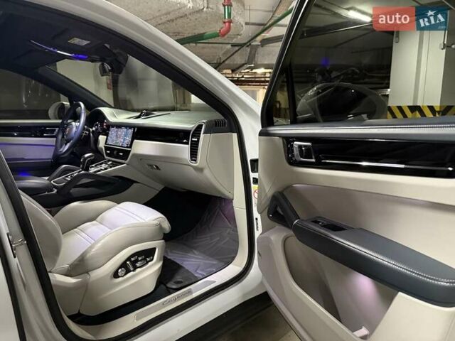 Білий Порше Cayenne Coupe, об'ємом двигуна 3 л та пробігом 155 тис. км за 59900 $, фото 71 на Automoto.ua