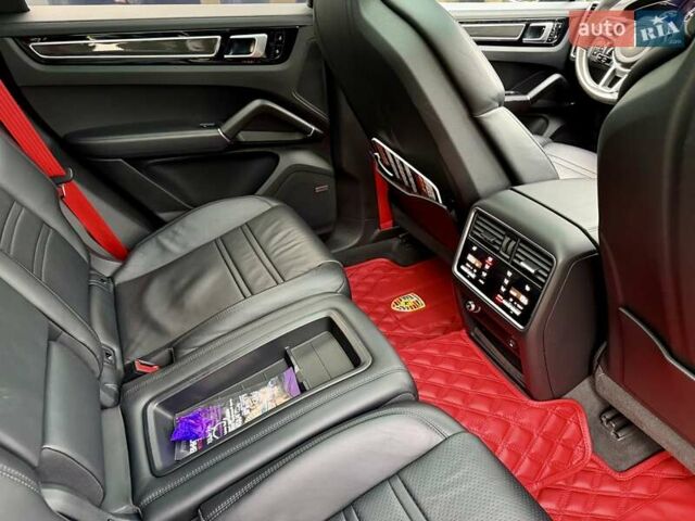 Білий Порше Cayenne Coupe, об'ємом двигуна 2.89 л та пробігом 80 тис. км за 85500 $, фото 22 на Automoto.ua