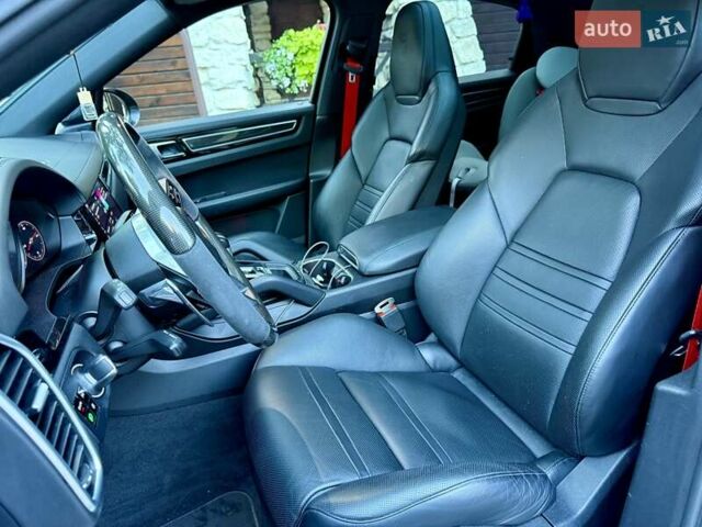 Білий Порше Cayenne Coupe, об'ємом двигуна 2.89 л та пробігом 80 тис. км за 87000 $, фото 25 на Automoto.ua