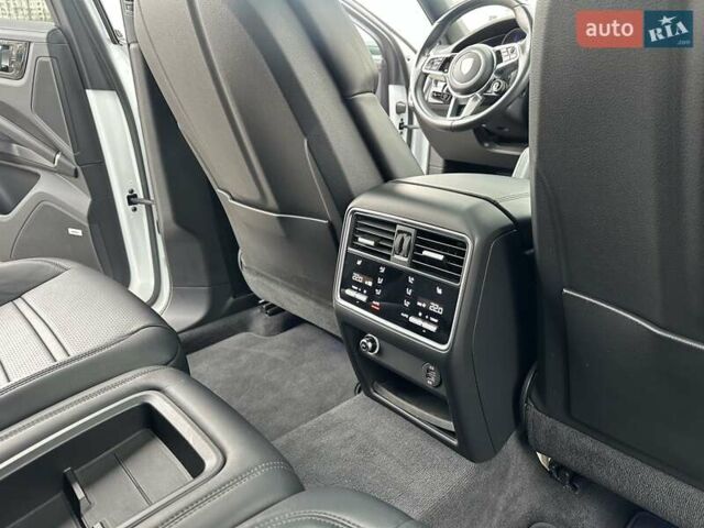 Белый Порше Cayenne Coupe, объемом двигателя 3 л и пробегом 69 тыс. км за 69900 $, фото 44 на Automoto.ua