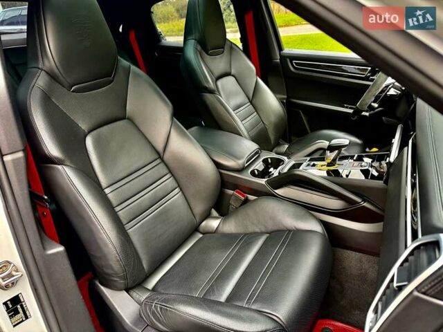 Білий Порше Cayenne Coupe, об'ємом двигуна 2.89 л та пробігом 80 тис. км за 85500 $, фото 26 на Automoto.ua