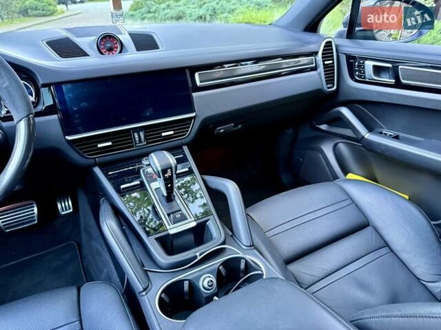 Білий Порше Cayenne Coupe, об'ємом двигуна 2.89 л та пробігом 80 тис. км за 87000 $, фото 36 на Automoto.ua