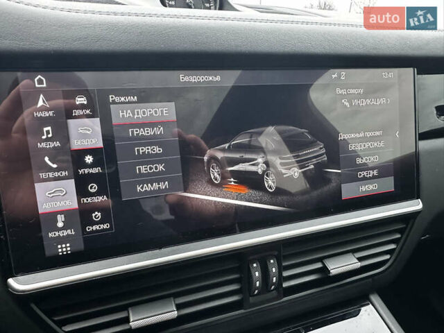 Белый Порше Cayenne Coupe, объемом двигателя 3 л и пробегом 59 тыс. км за 69900 $, фото 39 на Automoto.ua