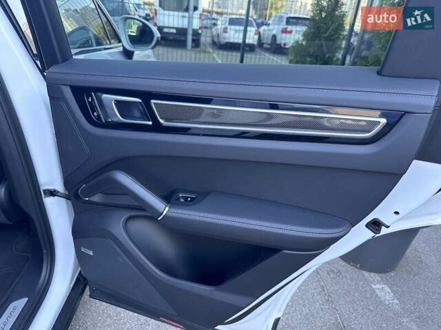 Белый Порше Cayenne Coupe, объемом двигателя 3 л и пробегом 65 тыс. км за 78700 $, фото 41 на Automoto.ua