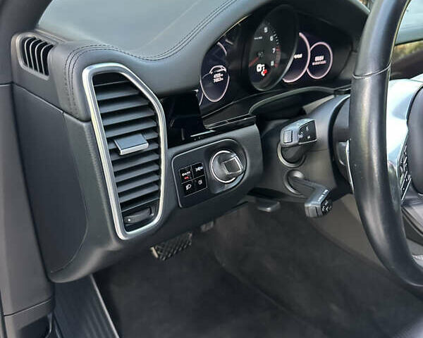 Белый Порше Cayenne Coupe, объемом двигателя 3 л и пробегом 47 тыс. км за 72000 $, фото 15 на Automoto.ua