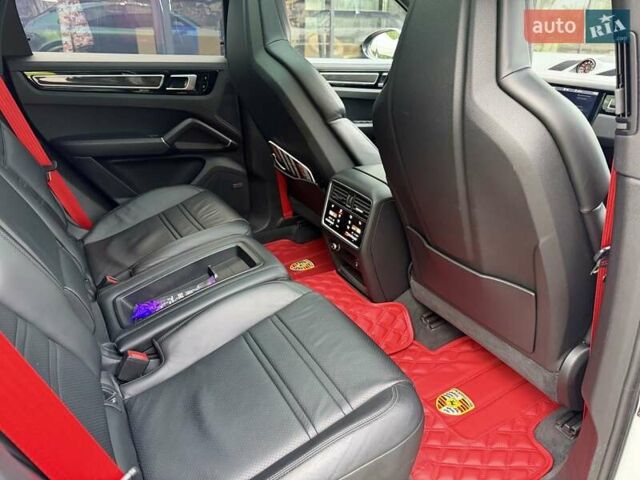 Білий Порше Cayenne Coupe, об'ємом двигуна 2.89 л та пробігом 80 тис. км за 85500 $, фото 23 на Automoto.ua