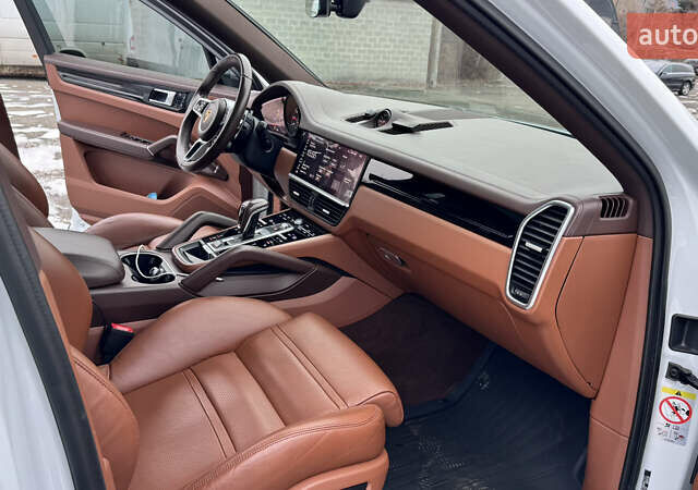 Белый Порше Cayenne Coupe, объемом двигателя 3 л и пробегом 74 тыс. км за 85000 $, фото 19 на Automoto.ua