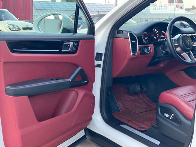 Белый Порше Cayenne Coupe, объемом двигателя 3 л и пробегом 70 тыс. км за 75500 $, фото 27 на Automoto.ua