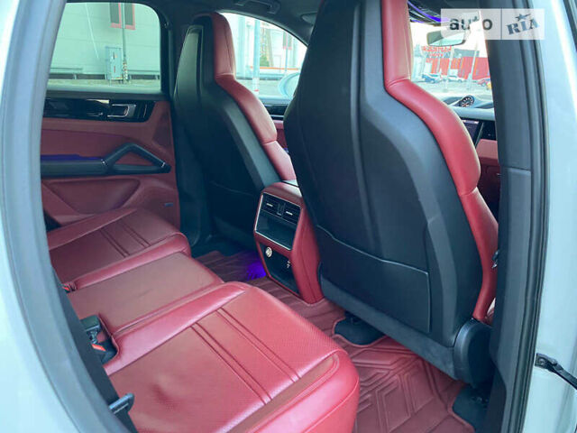 Белый Порше Cayenne Coupe, объемом двигателя 3 л и пробегом 70 тыс. км за 75500 $, фото 19 на Automoto.ua