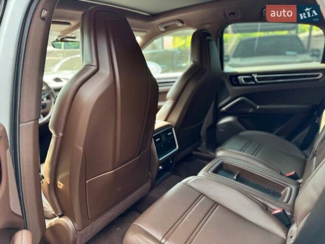 Белый Порше Cayenne Coupe, объемом двигателя 3 л и пробегом 90 тыс. км за 76000 $, фото 15 на Automoto.ua