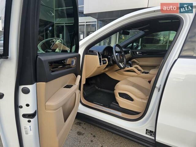Белый Порше Cayenne Coupe, объемом двигателя 3 л и пробегом 5 тыс. км за 85000 $, фото 11 на Automoto.ua