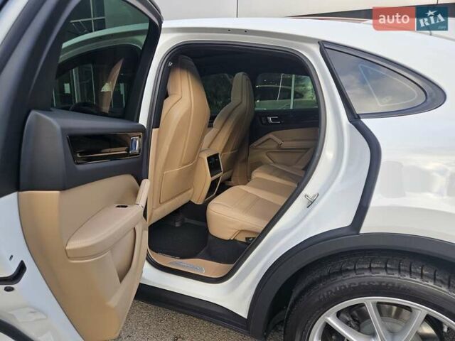 Белый Порше Cayenne Coupe, объемом двигателя 3 л и пробегом 5 тыс. км за 85000 $, фото 9 на Automoto.ua