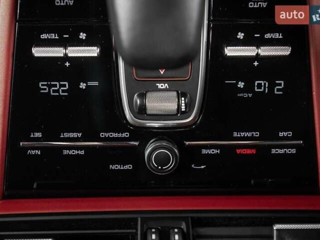 Белый Порше Cayenne Coupe, объемом двигателя 0 л и пробегом 21 тыс. км за 89900 $, фото 12 на Automoto.ua