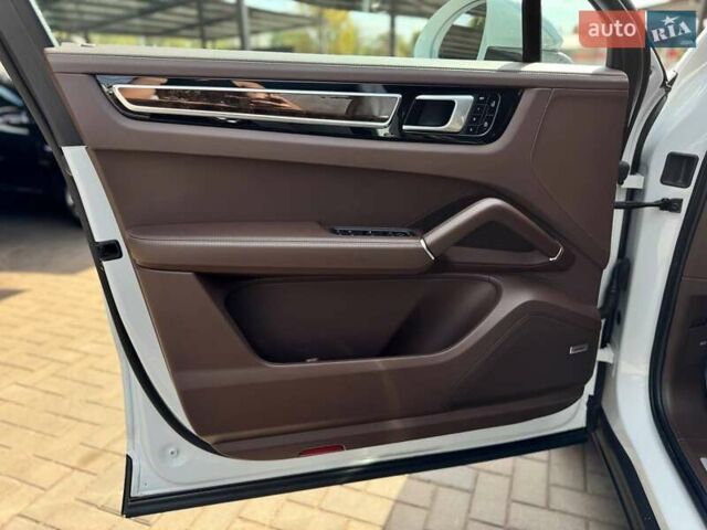 Белый Порше Cayenne Coupe, объемом двигателя 3 л и пробегом 90 тыс. км за 76000 $, фото 11 на Automoto.ua