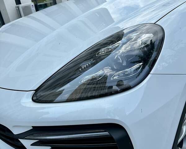 Білий Порше Cayenne Coupe, об'ємом двигуна 3 л та пробігом 9 тис. км за 97000 $, фото 13 на Automoto.ua
