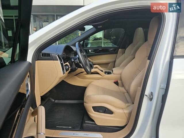 Белый Порше Cayenne Coupe, объемом двигателя 3 л и пробегом 5 тыс. км за 85000 $, фото 10 на Automoto.ua