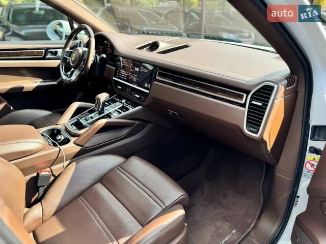 Белый Порше Cayenne Coupe, объемом двигателя 3 л и пробегом 90 тыс. км за 76000 $, фото 16 на Automoto.ua