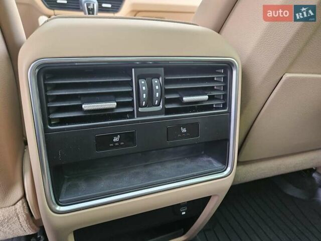 Белый Порше Cayenne Coupe, объемом двигателя 3 л и пробегом 5 тыс. км за 85000 $, фото 23 на Automoto.ua