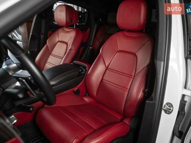 Белый Порше Cayenne Coupe, объемом двигателя 0 л и пробегом 21 тыс. км за 89900 $, фото 16 на Automoto.ua