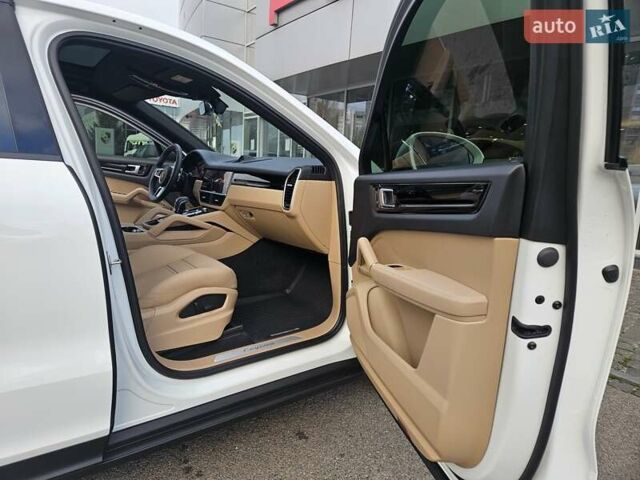 Белый Порше Cayenne Coupe, объемом двигателя 3 л и пробегом 5 тыс. км за 85000 $, фото 14 на Automoto.ua