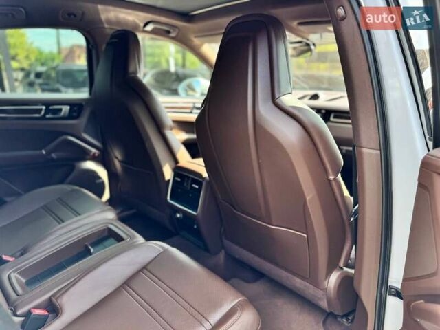 Белый Порше Cayenne Coupe, объемом двигателя 3 л и пробегом 90 тыс. км за 76000 $, фото 17 на Automoto.ua