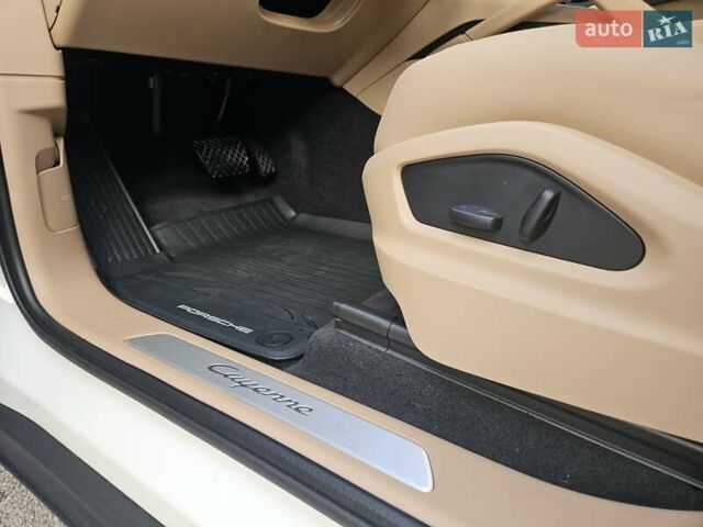 Белый Порше Cayenne Coupe, объемом двигателя 3 л и пробегом 5 тыс. км за 85000 $, фото 22 на Automoto.ua