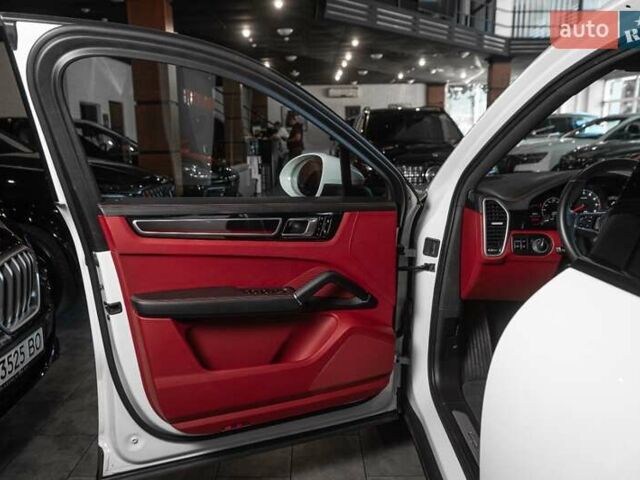 Белый Порше Cayenne Coupe, объемом двигателя 0 л и пробегом 21 тыс. км за 89900 $, фото 38 на Automoto.ua